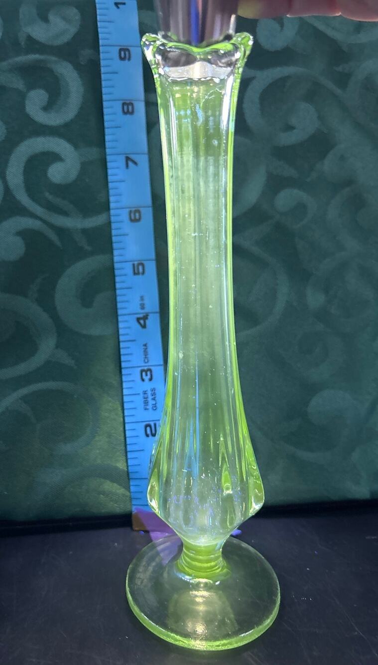 Vintage Viking Light GREEN MCM Manganese Glowy Glass Vase